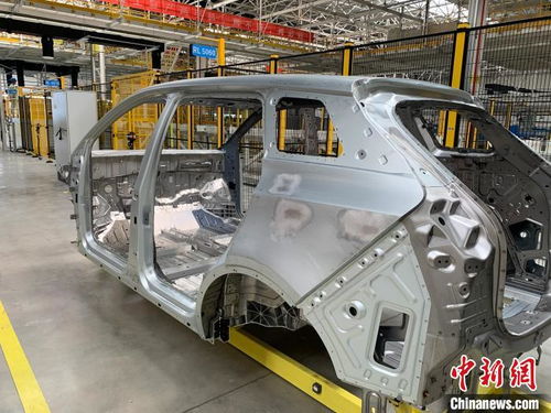 一輛新能源電動(dòng)汽車 誕生記 400余臺(tái) 變形金剛 同時(shí)作業(yè)